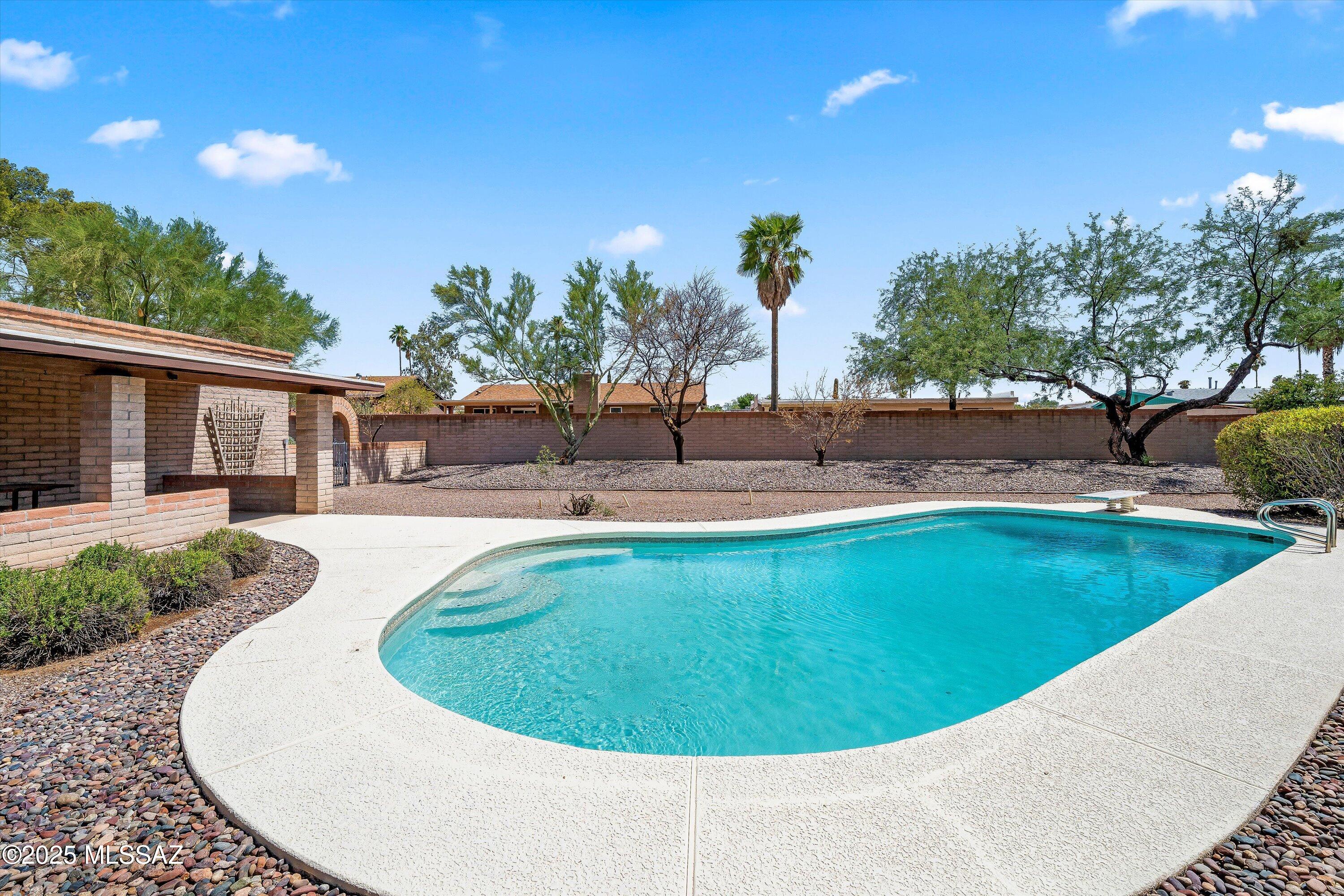 9422 E Barrudean Hills Street