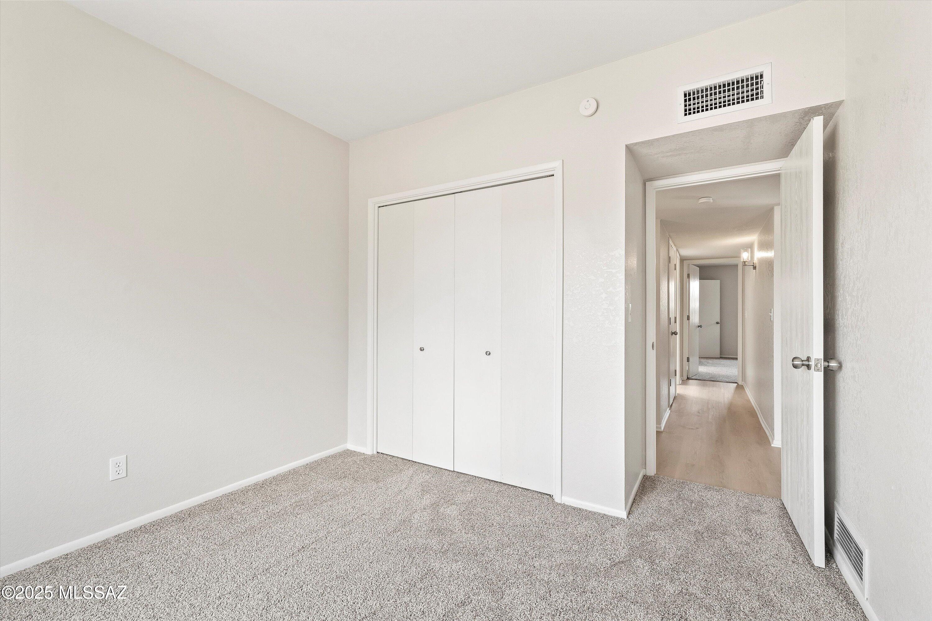 9422 E Barrudean Hills Street