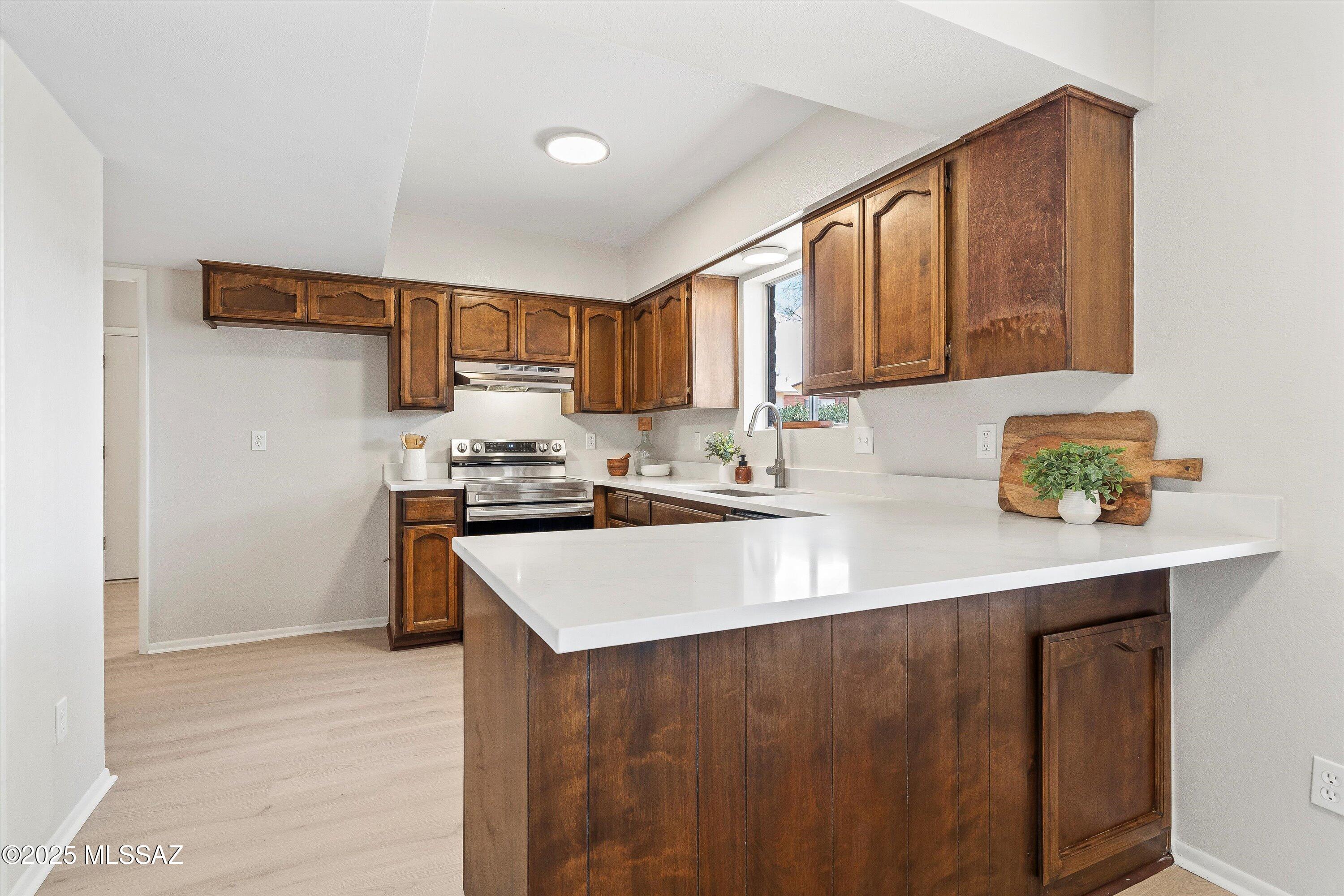 9422 E Barrudean Hills Street