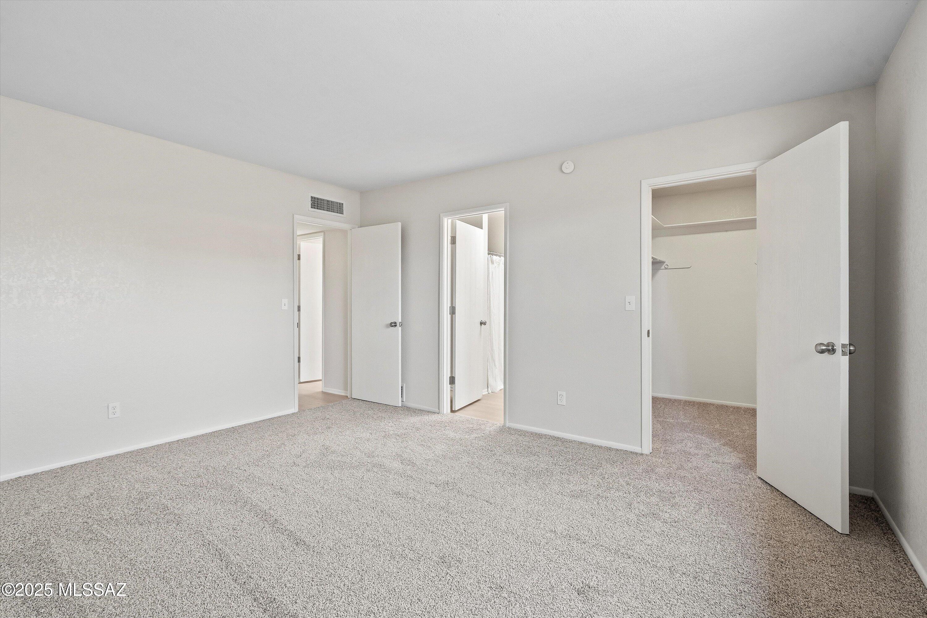 9422 E Barrudean Hills Street