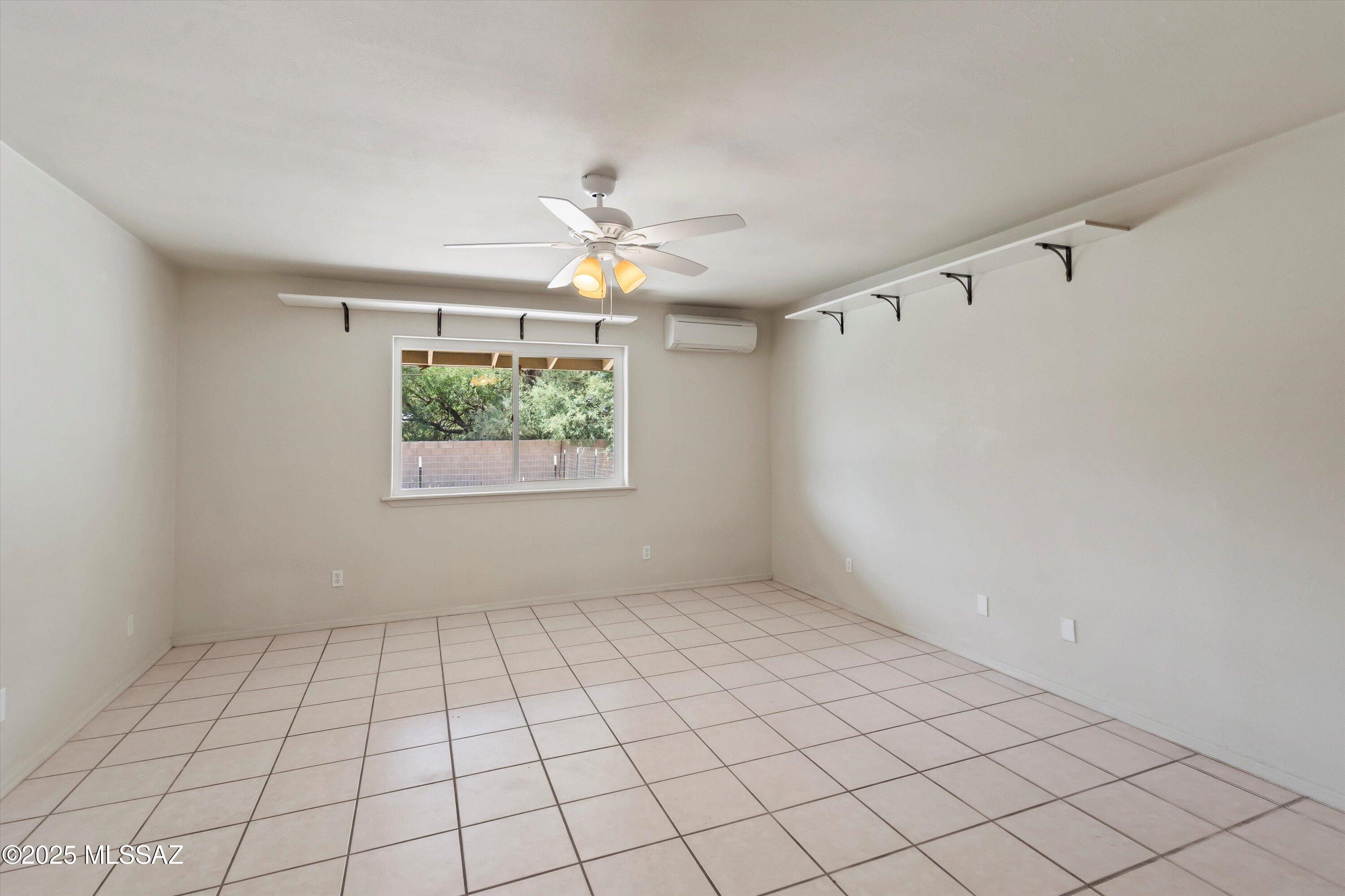 1438 N F Triangle Lane