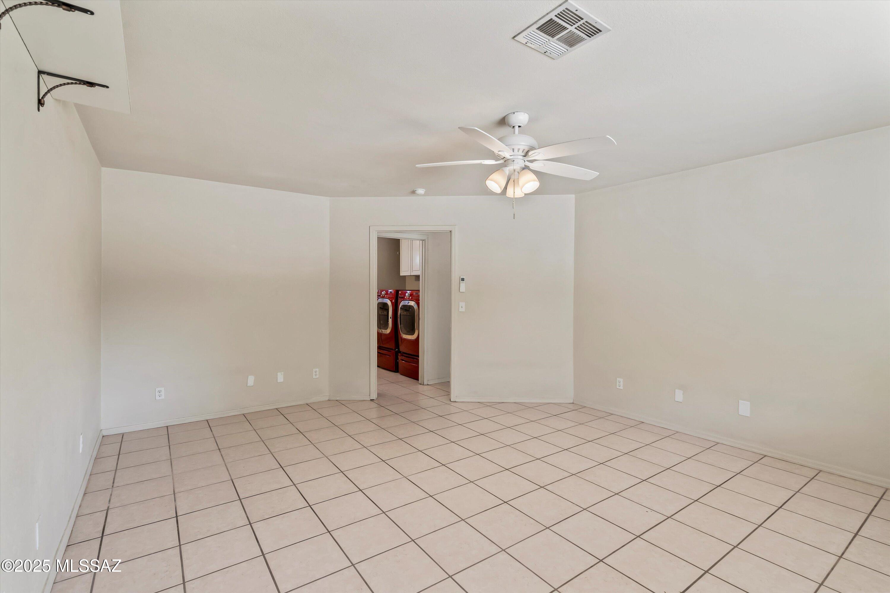 1438 N F Triangle Lane
