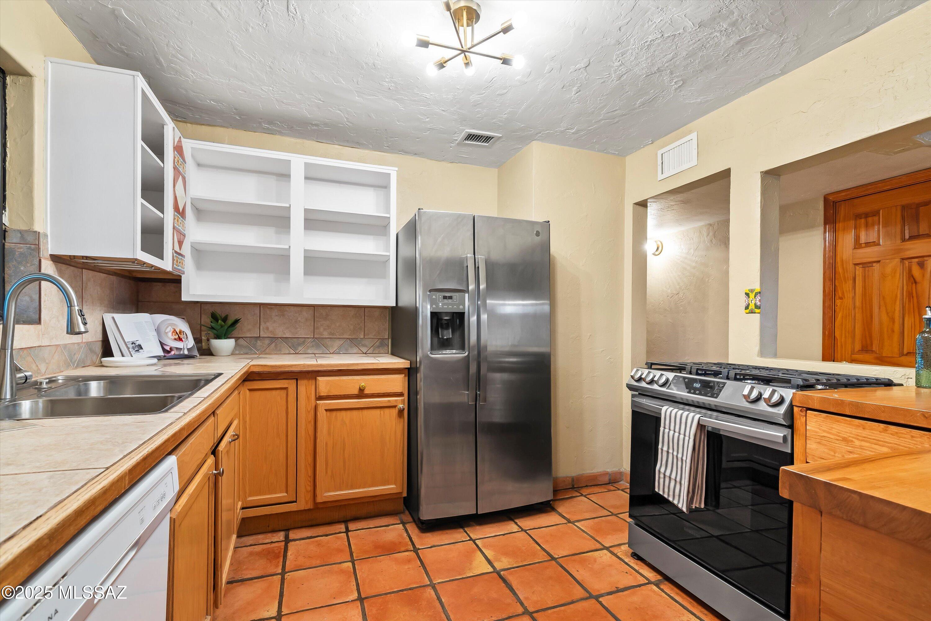 421 S Columbus Boulevard