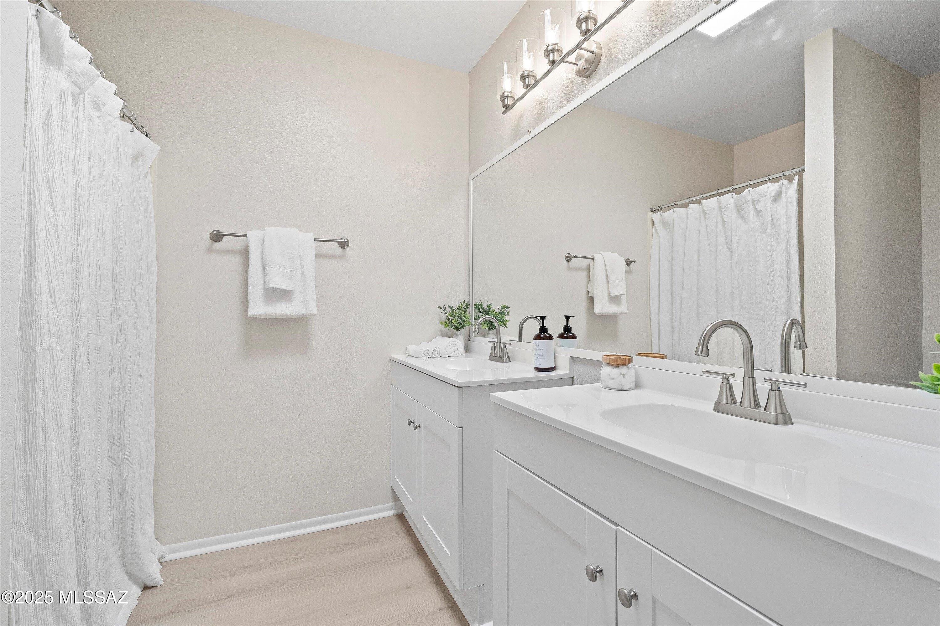 9422 E Barrudean Hills Street