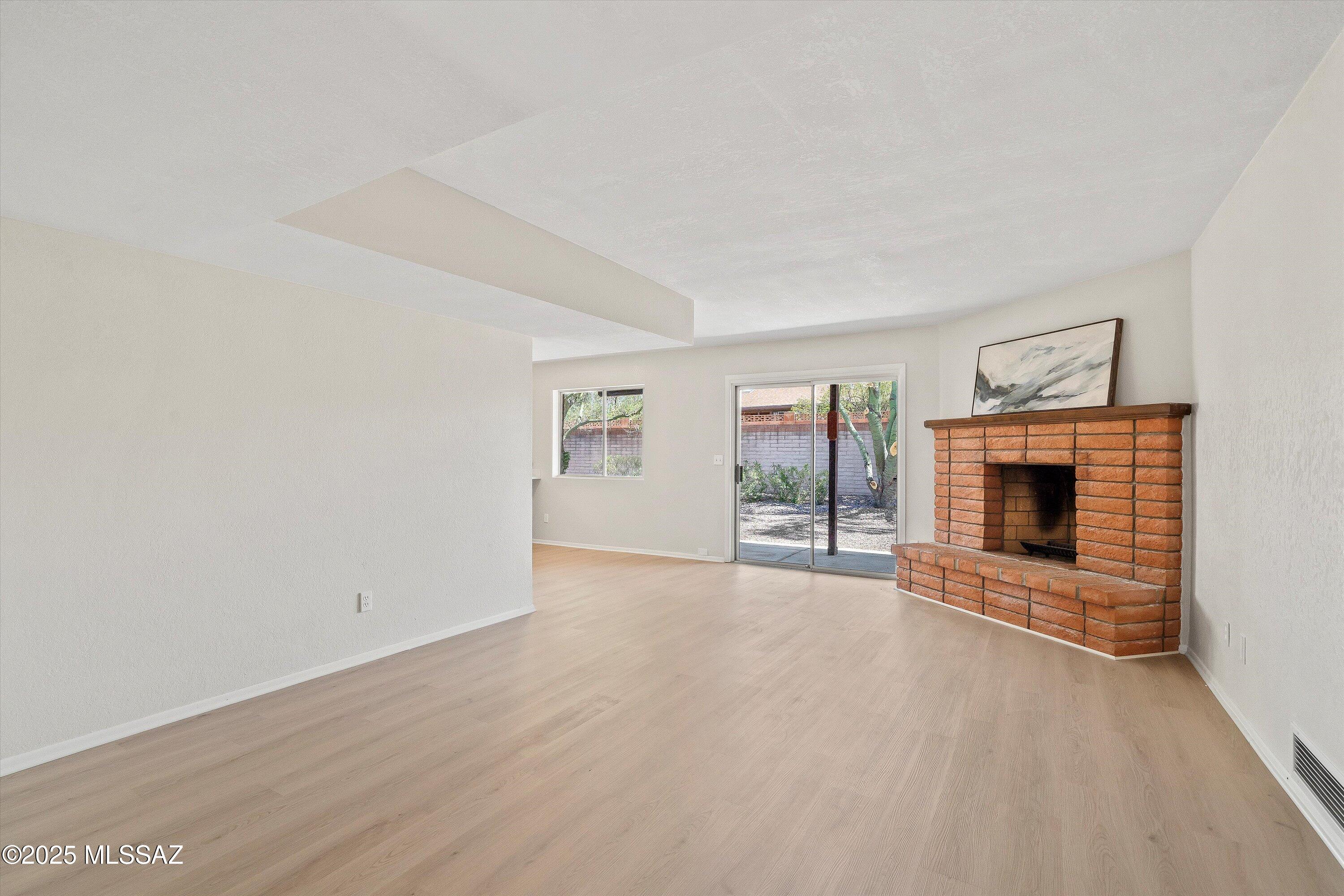 9422 E Barrudean Hills Street