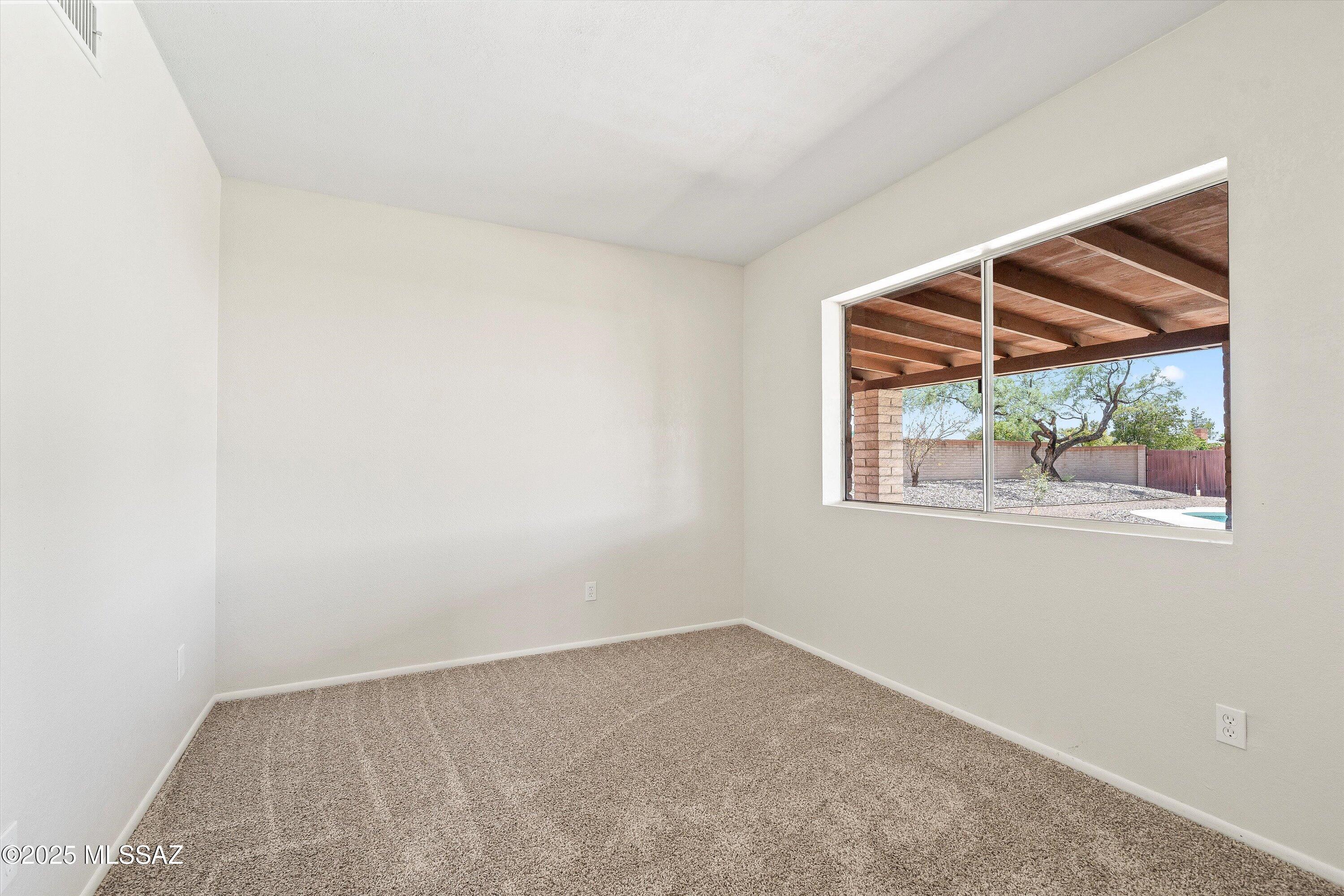 9422 E Barrudean Hills Street