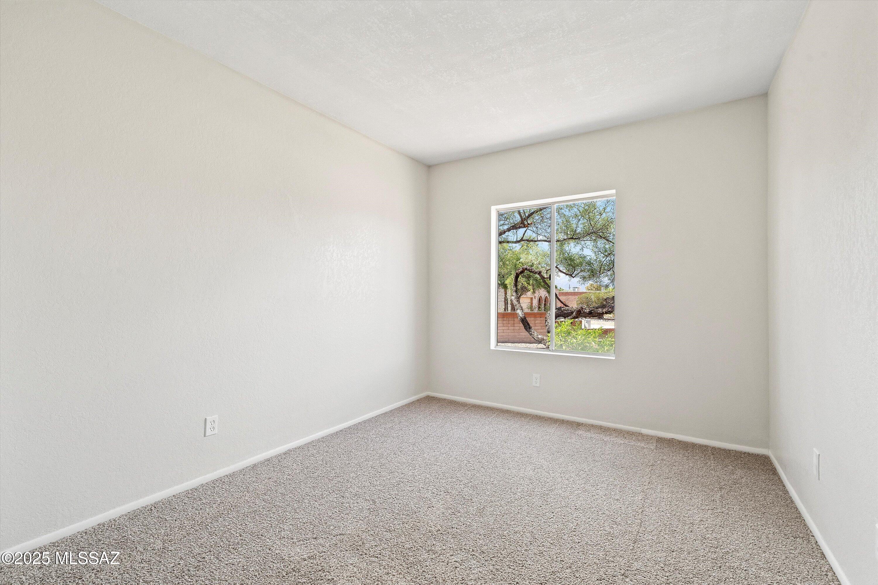 9422 E Barrudean Hills Street