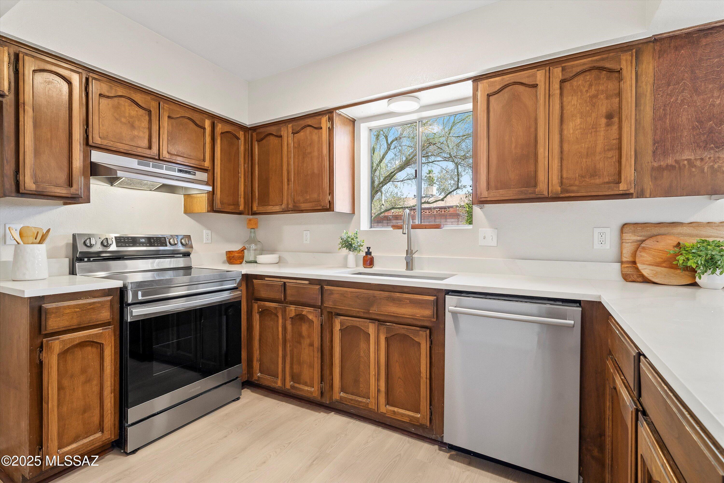 9422 E Barrudean Hills Street