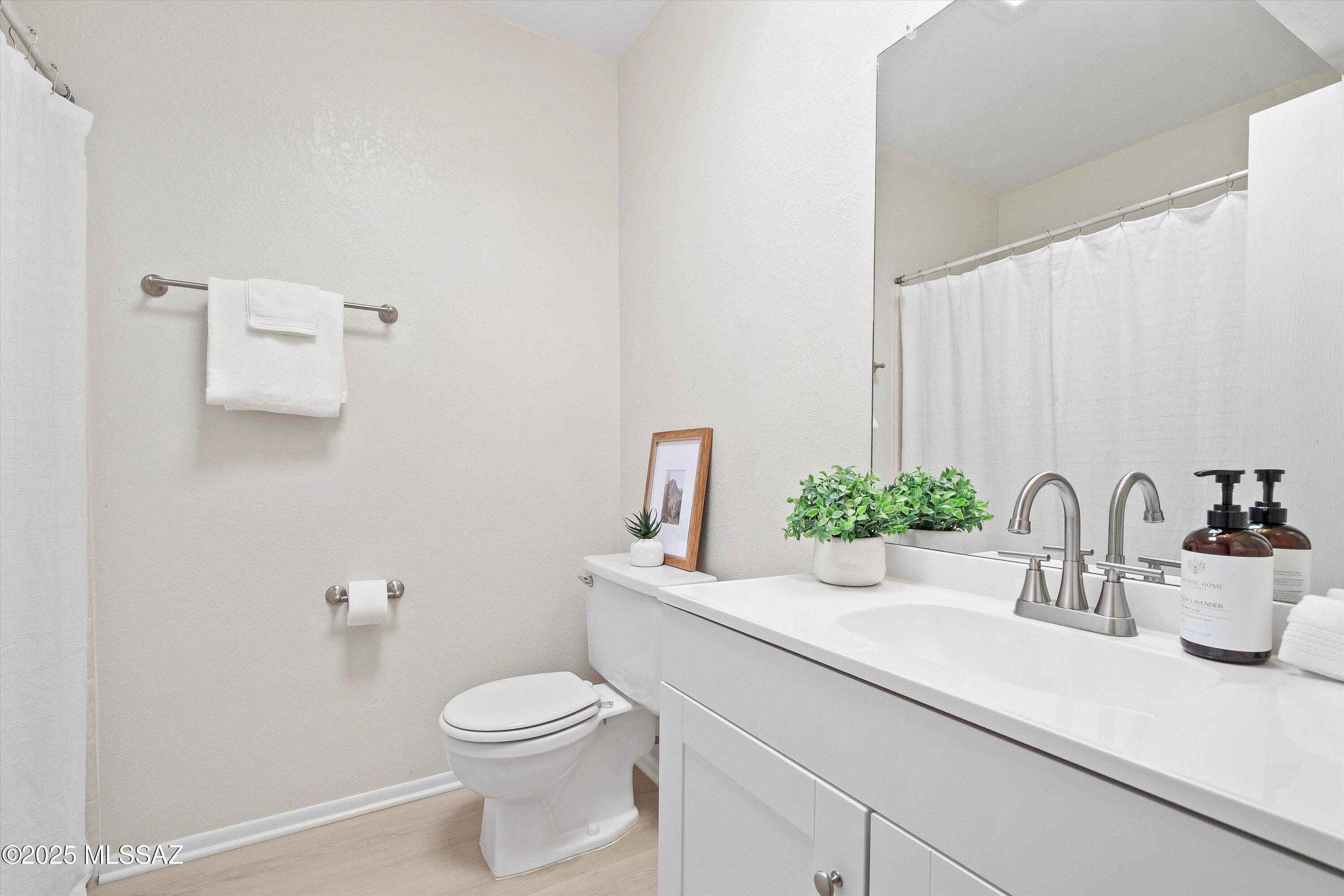 9422 E Barrudean Hills Street