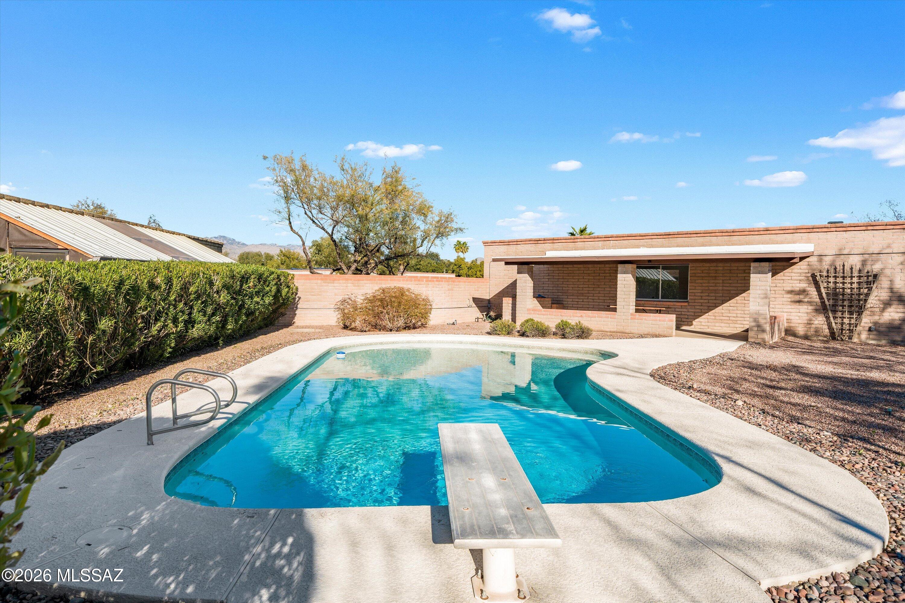 9422 E Barrudean Hills Street