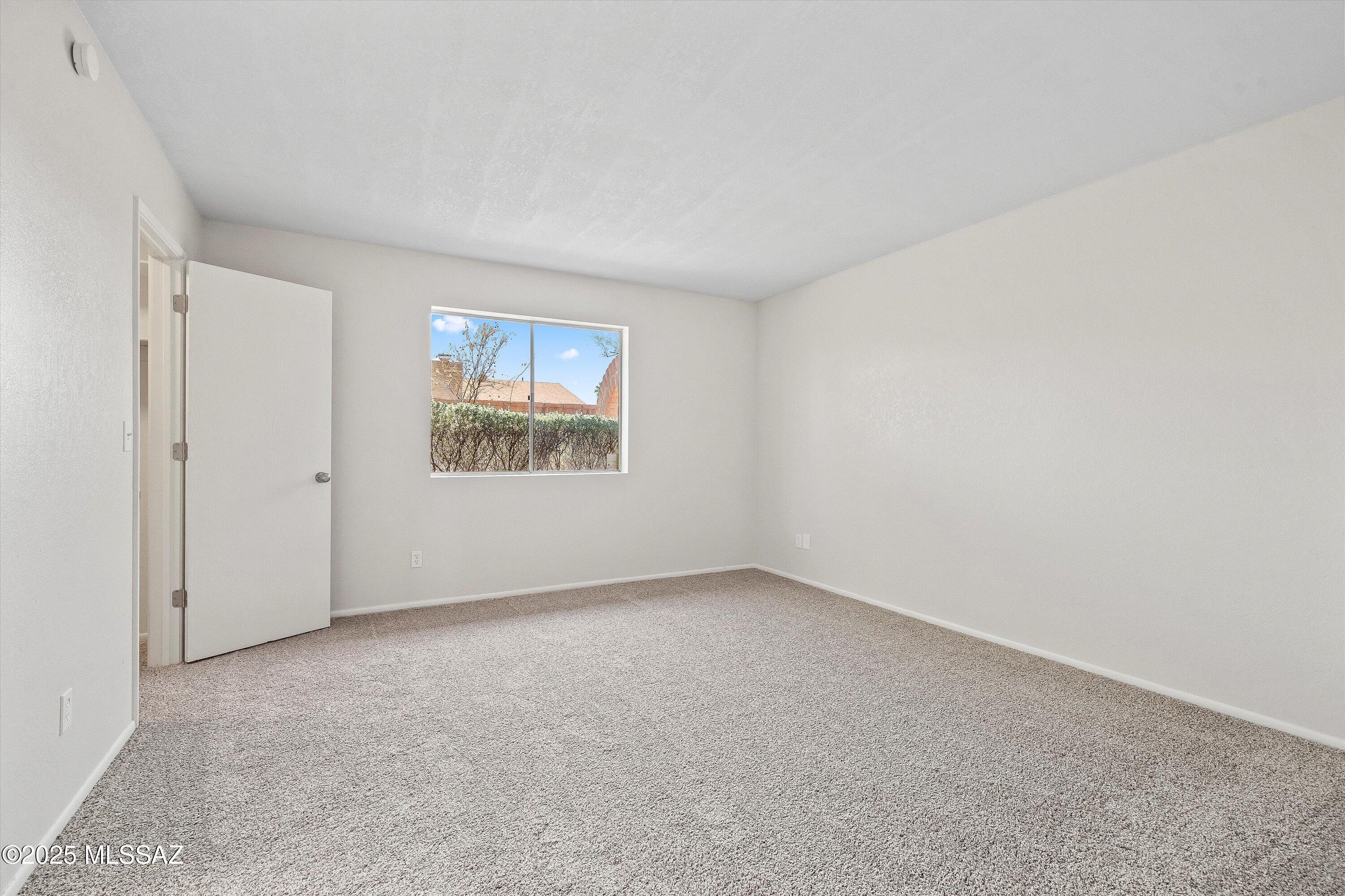 9422 E Barrudean Hills Street