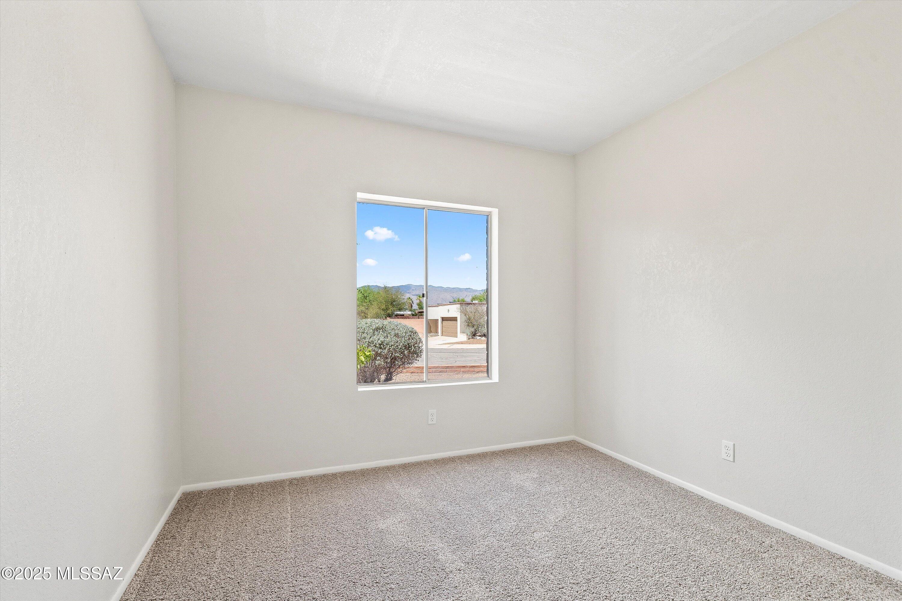 9422 E Barrudean Hills Street