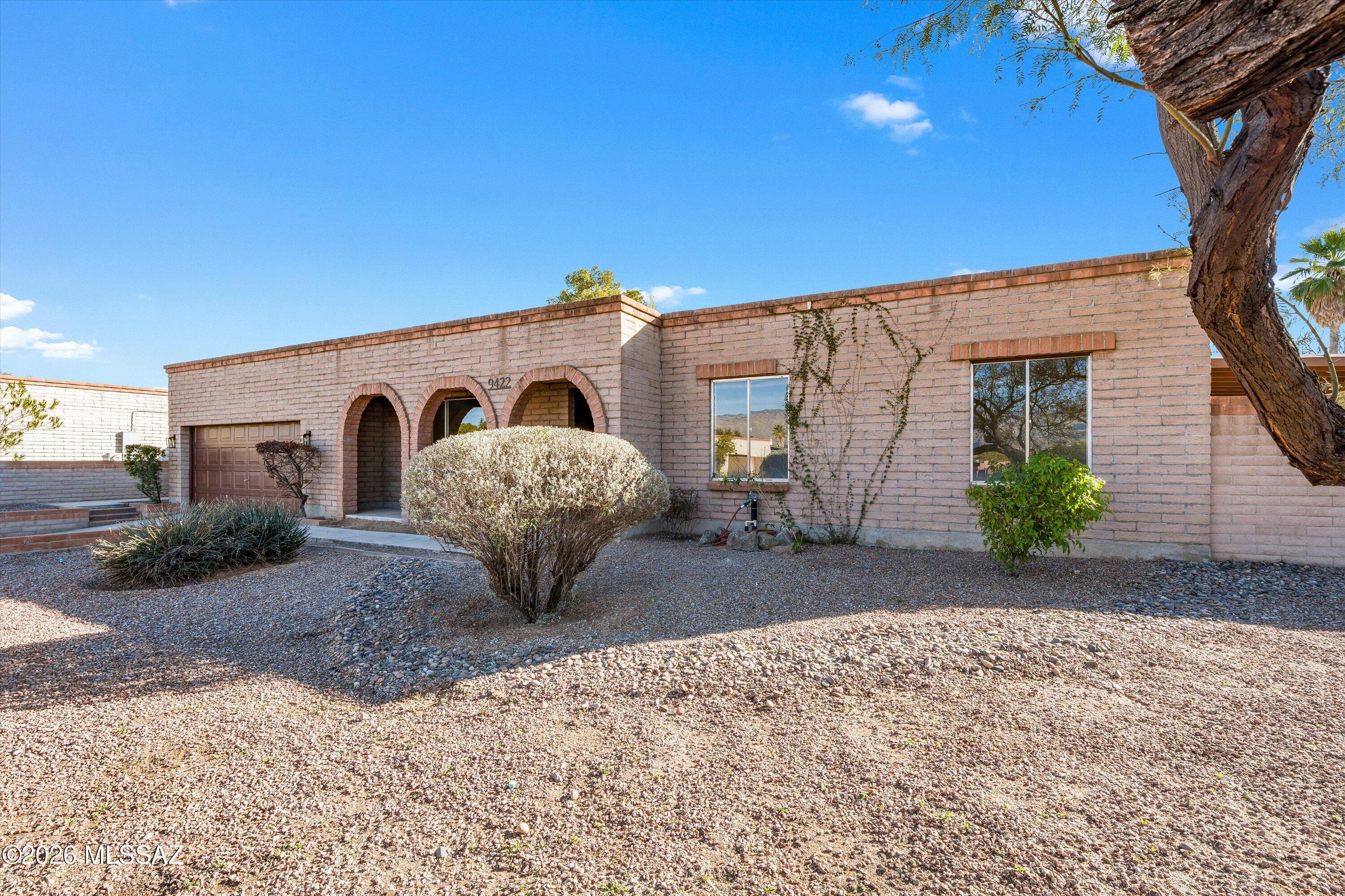 9422 E Barrudean Hills Street