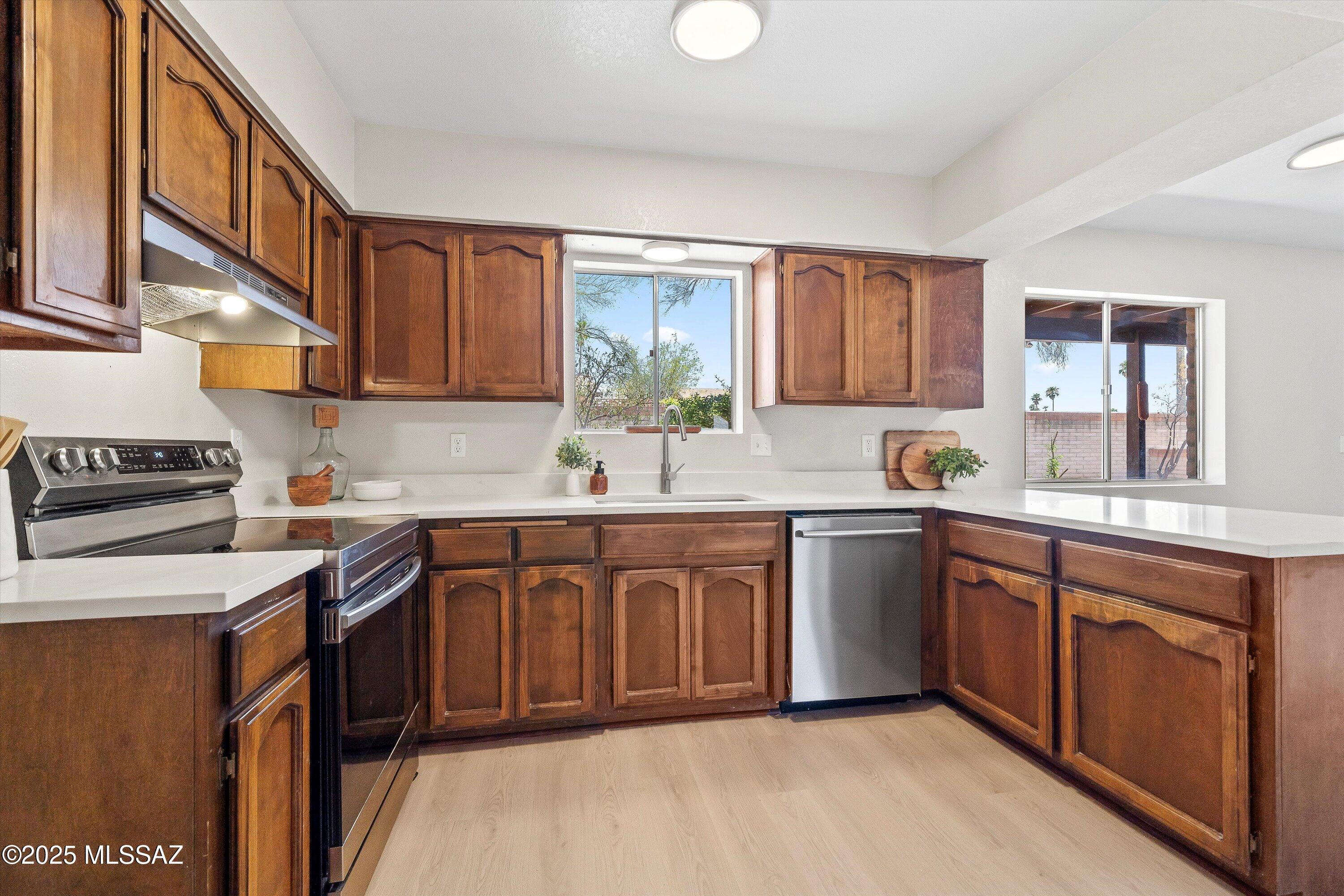 9422 E Barrudean Hills Street