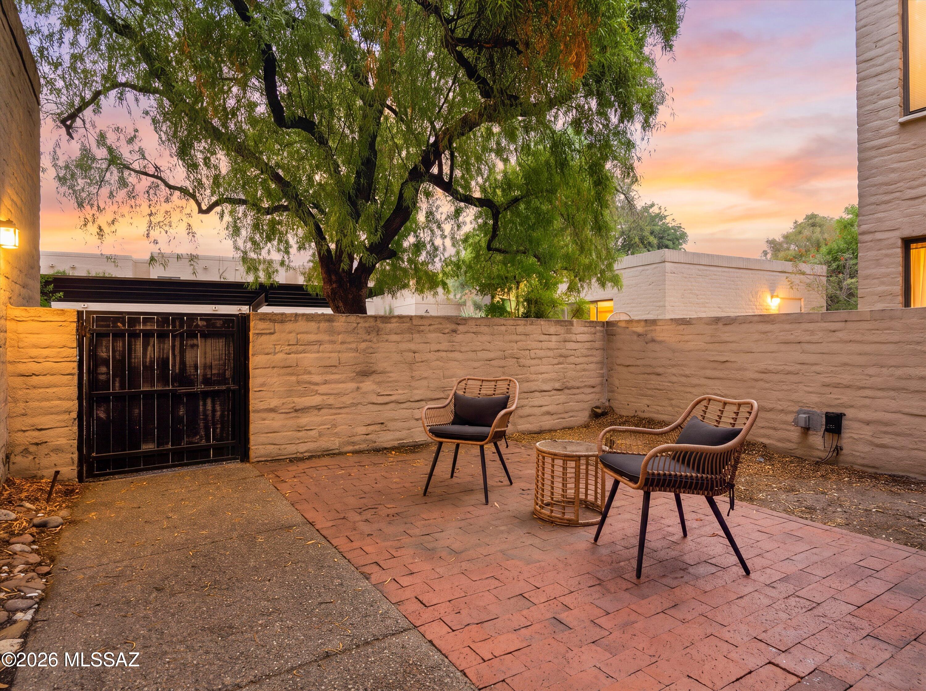 2882 E Sierra Vista Road