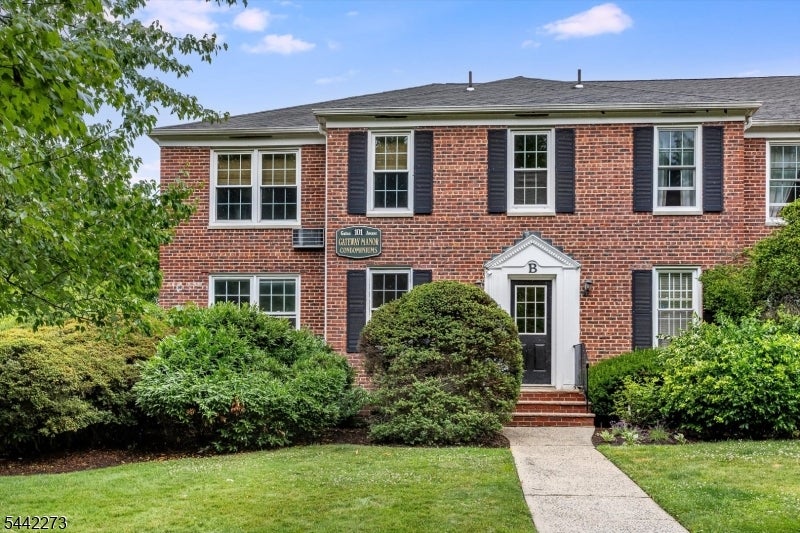 101 Gates Ave 4