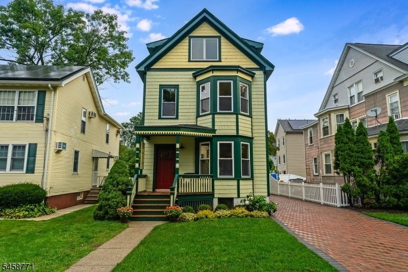 7 Hazelwood Rd