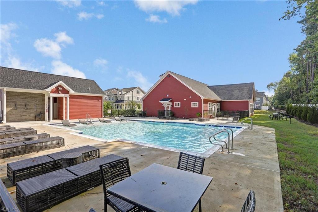 802 Promenade LN