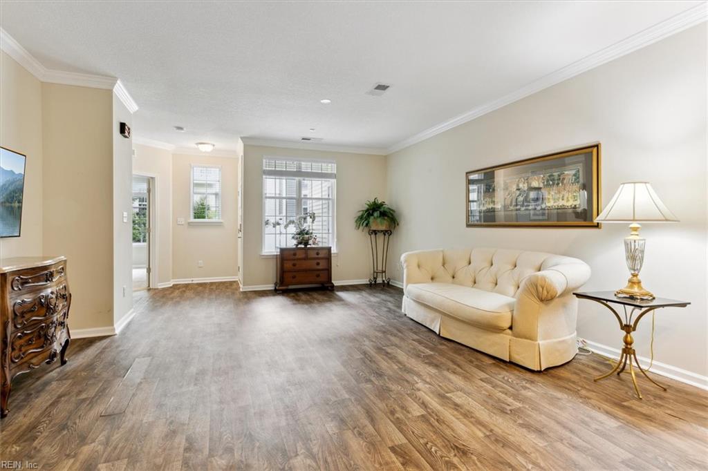802 Promenade LN