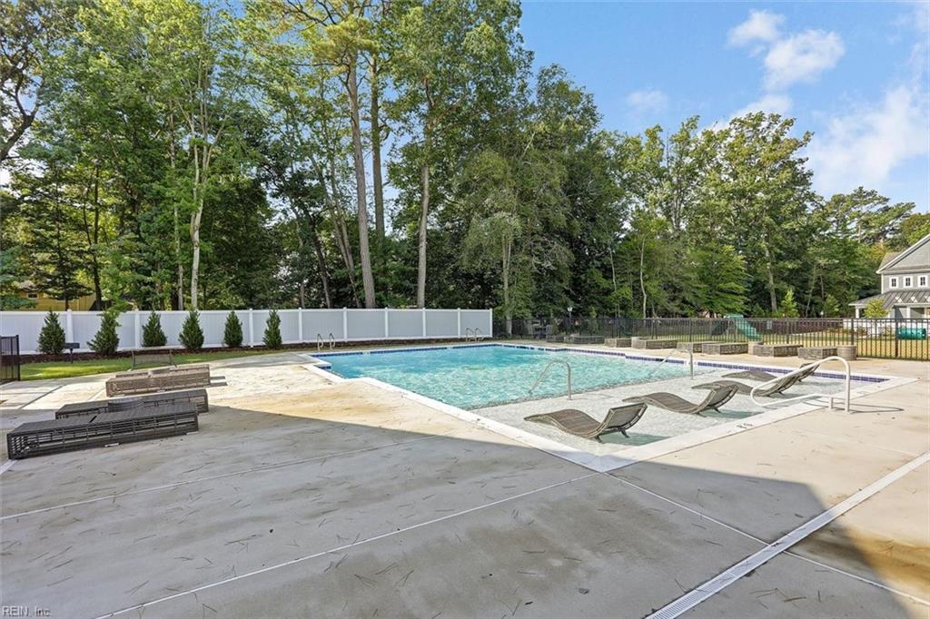 802 Promenade LN