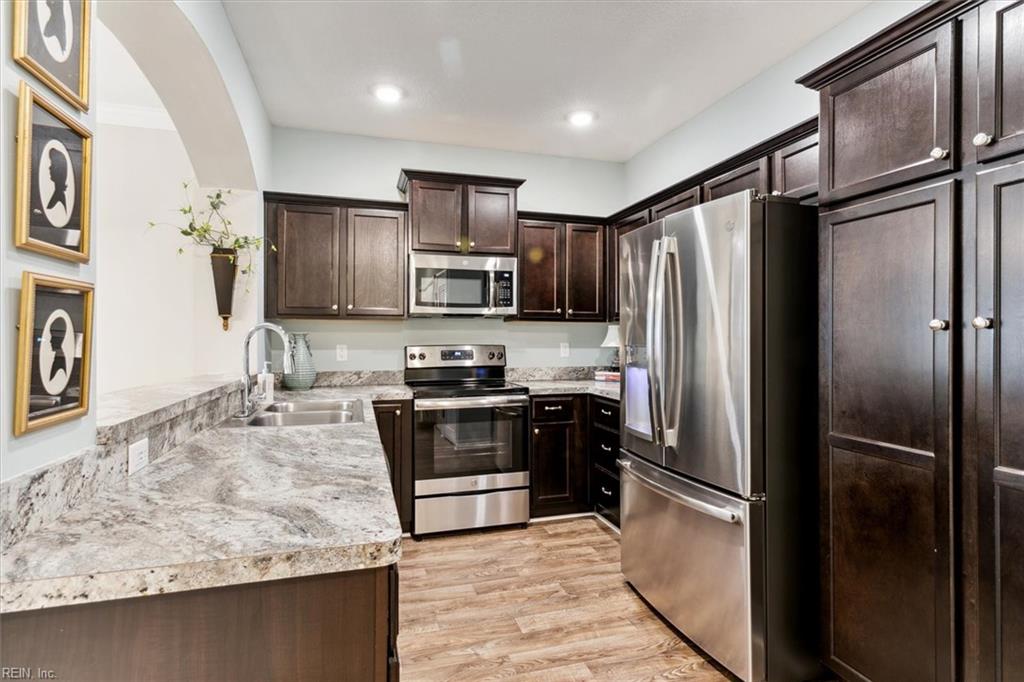 802 Promenade LN