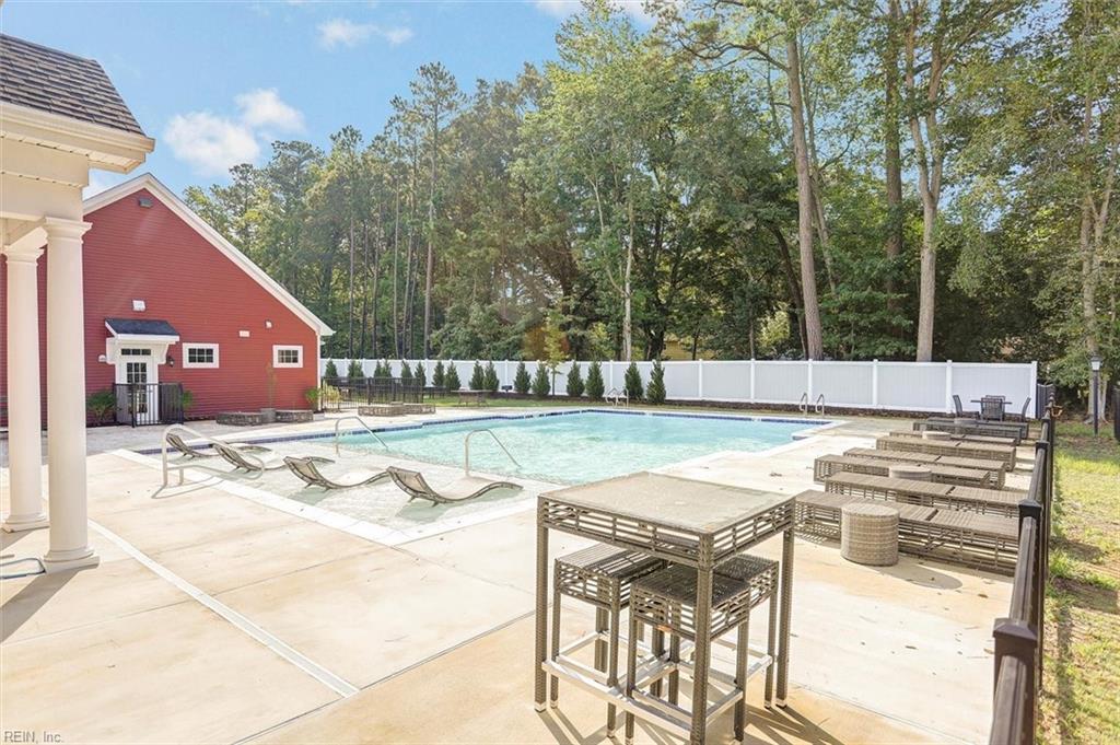 802 Promenade LN