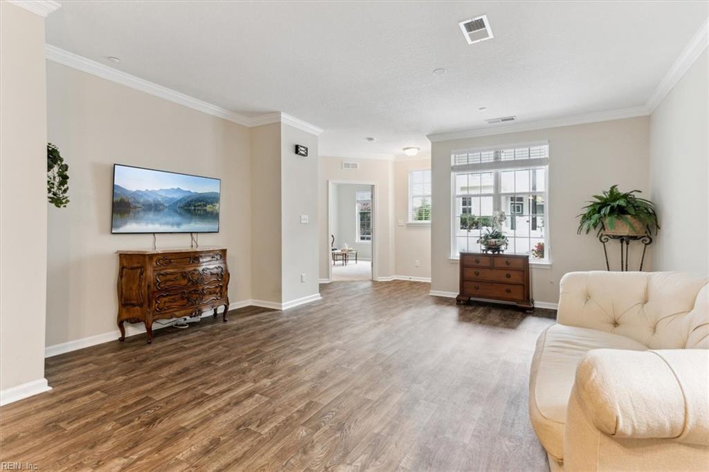 802 Promenade LN