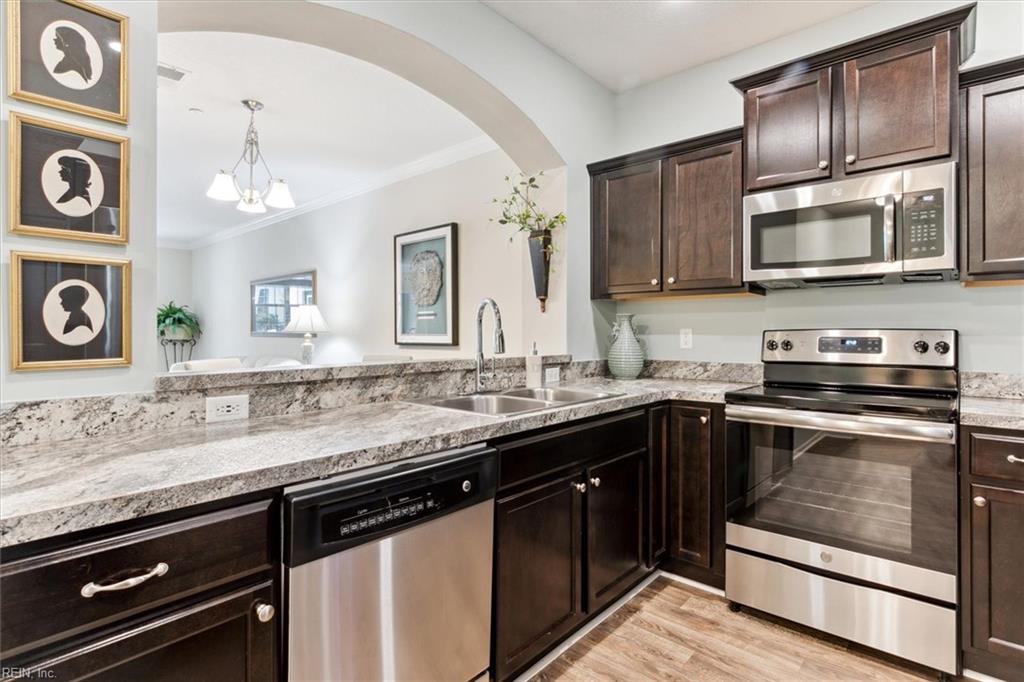 802 Promenade LN