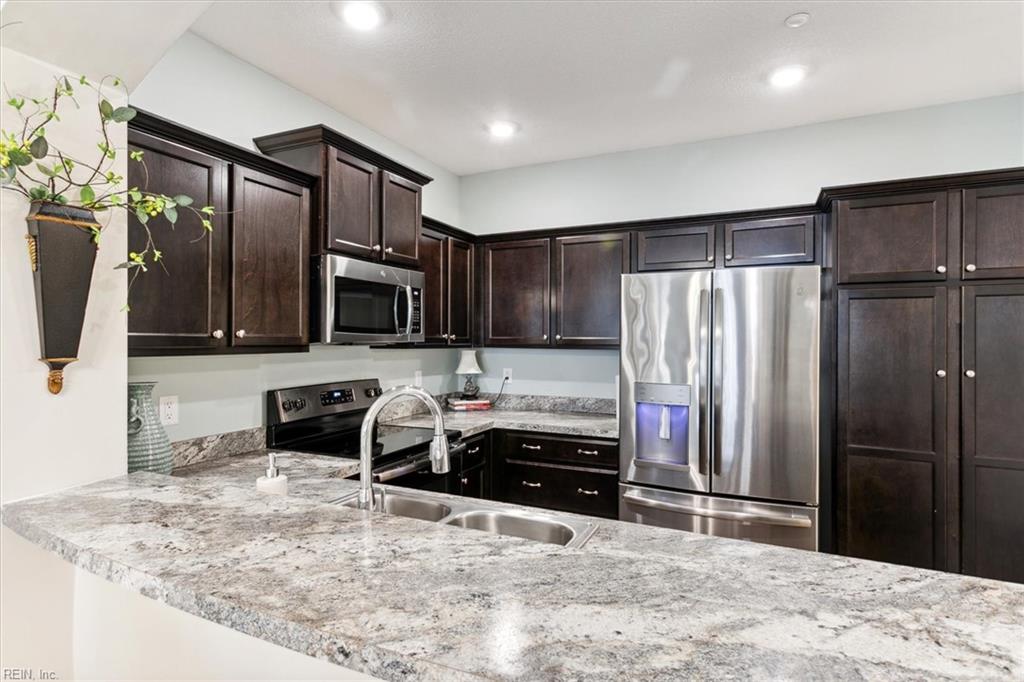 802 Promenade LN