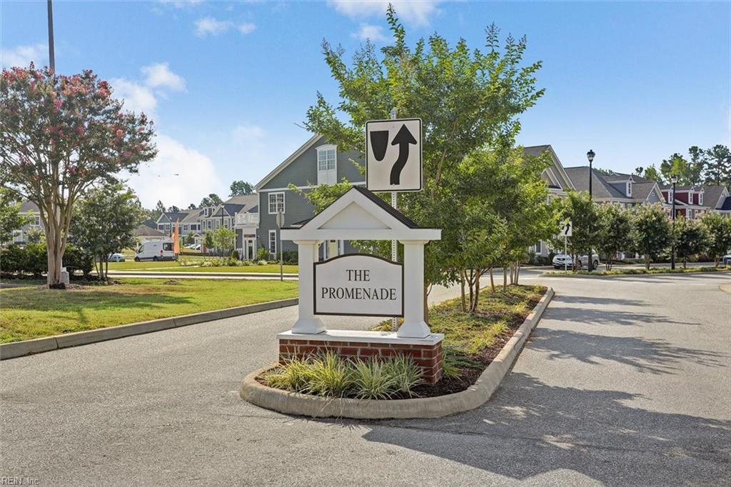 802 Promenade LN