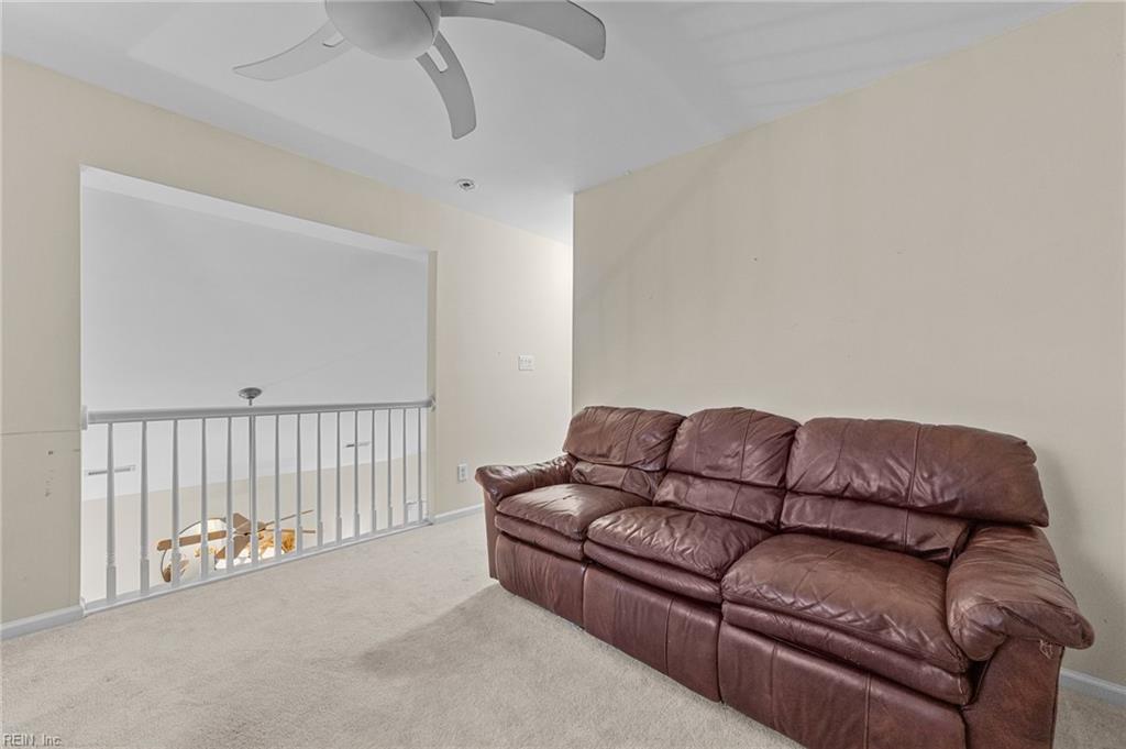 3900 Cromwell LN