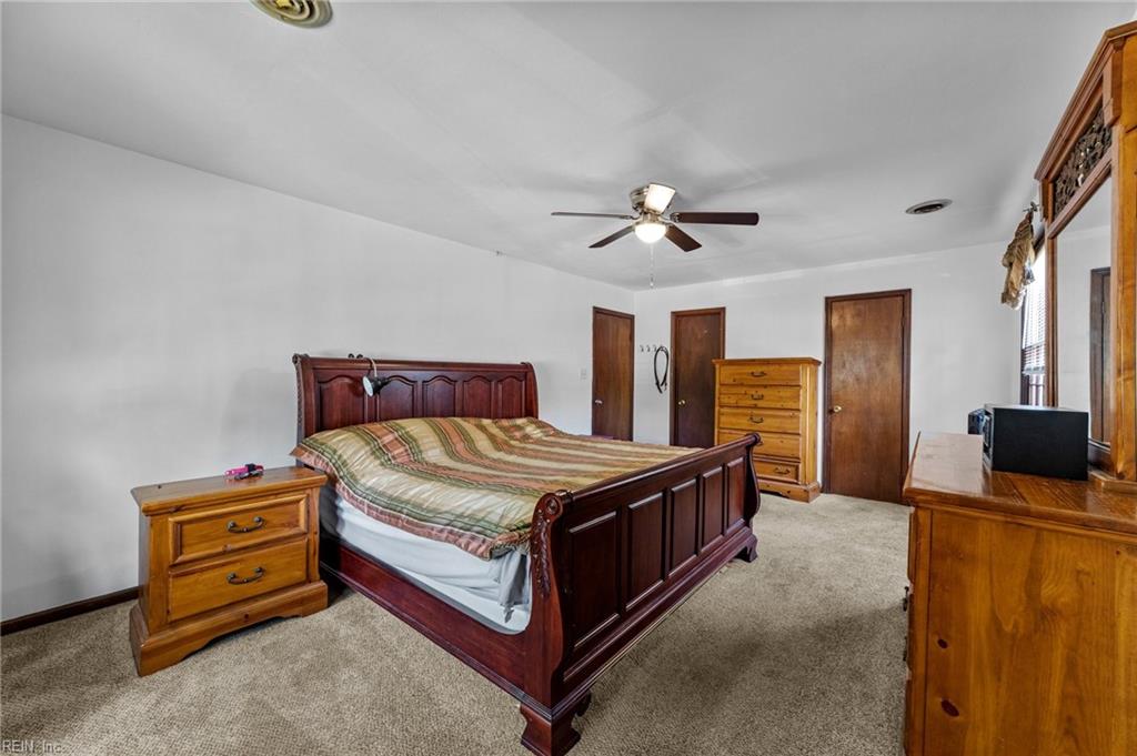 17 Carriage Hill DR