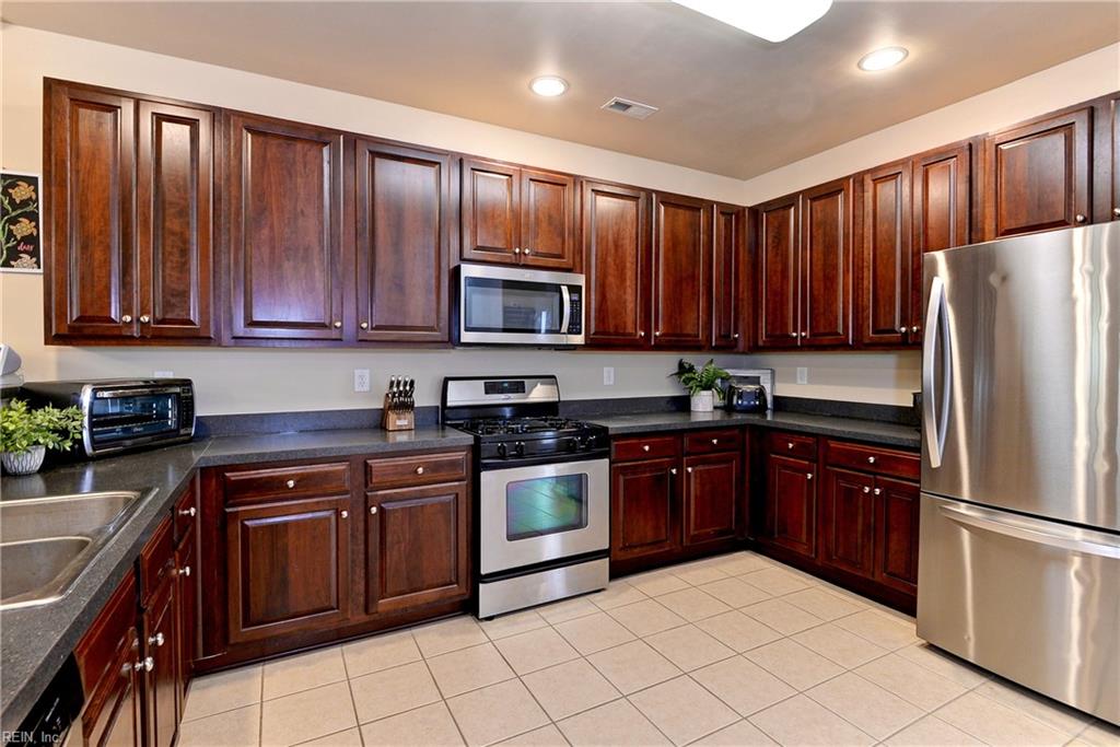4412 Eaglebrook DR