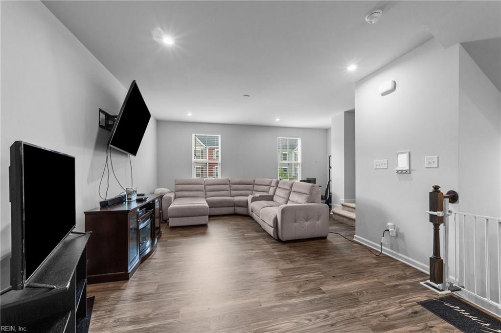 7511 Luminary DR