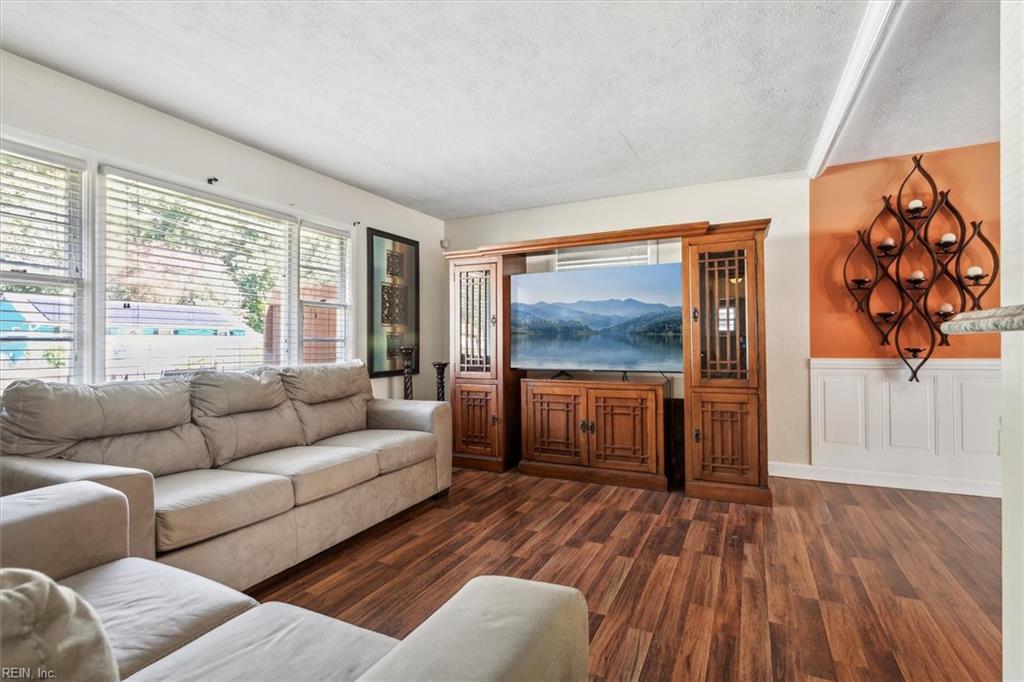 208 Woodhaven RD