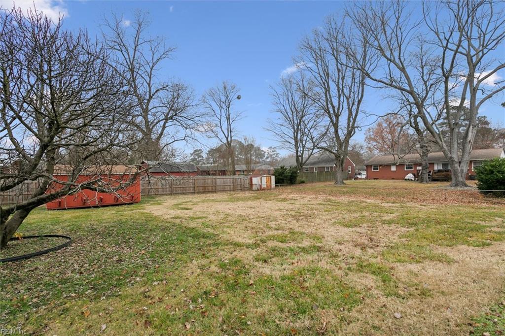 411 Eastwood DR