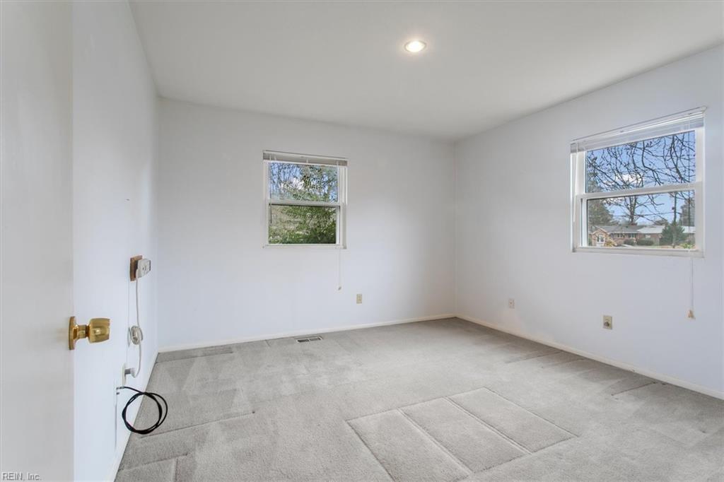 411 Eastwood DR