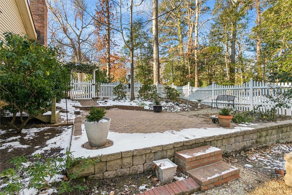 203 Woodbine DR