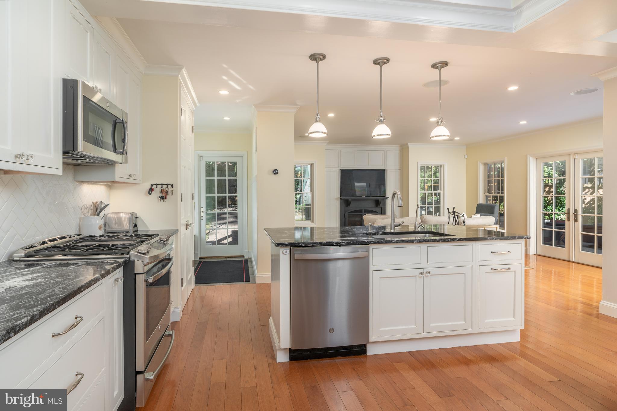 49 Observatory Cir NW