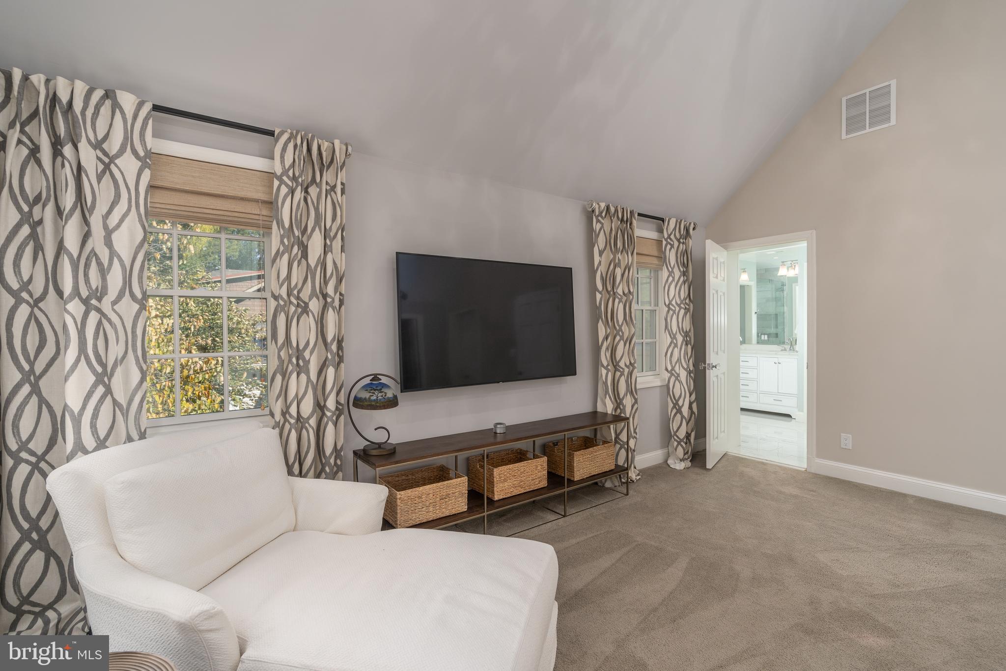 49 Observatory Cir NW