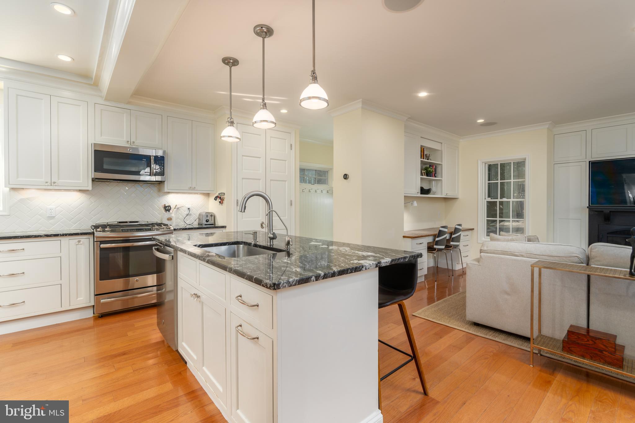 49 Observatory Cir NW