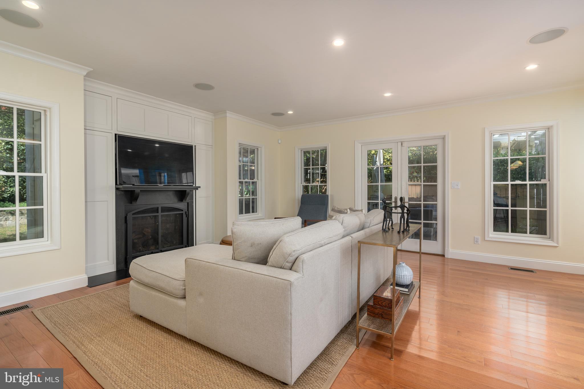 49 Observatory Cir NW