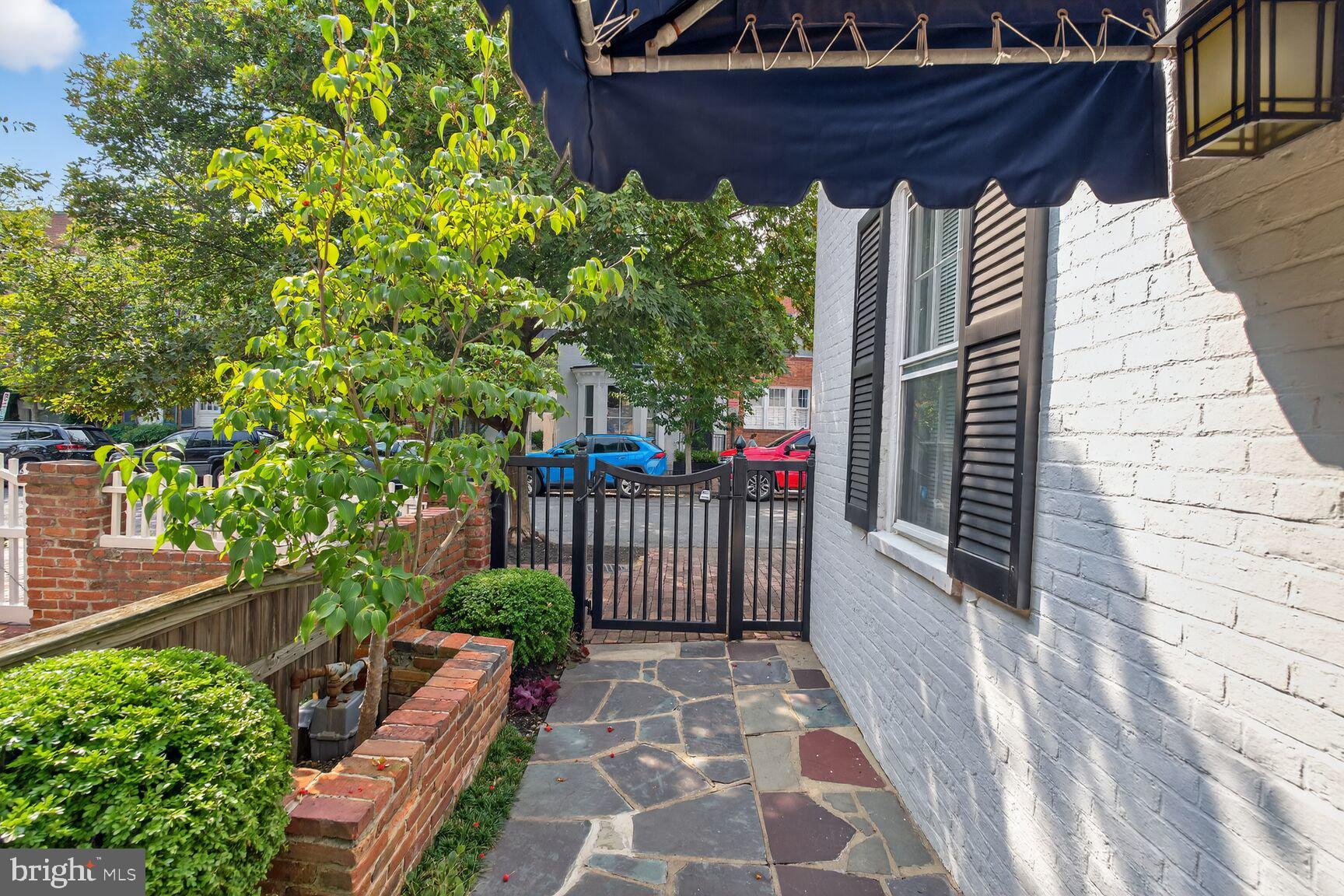 1363 28TH STREET NW