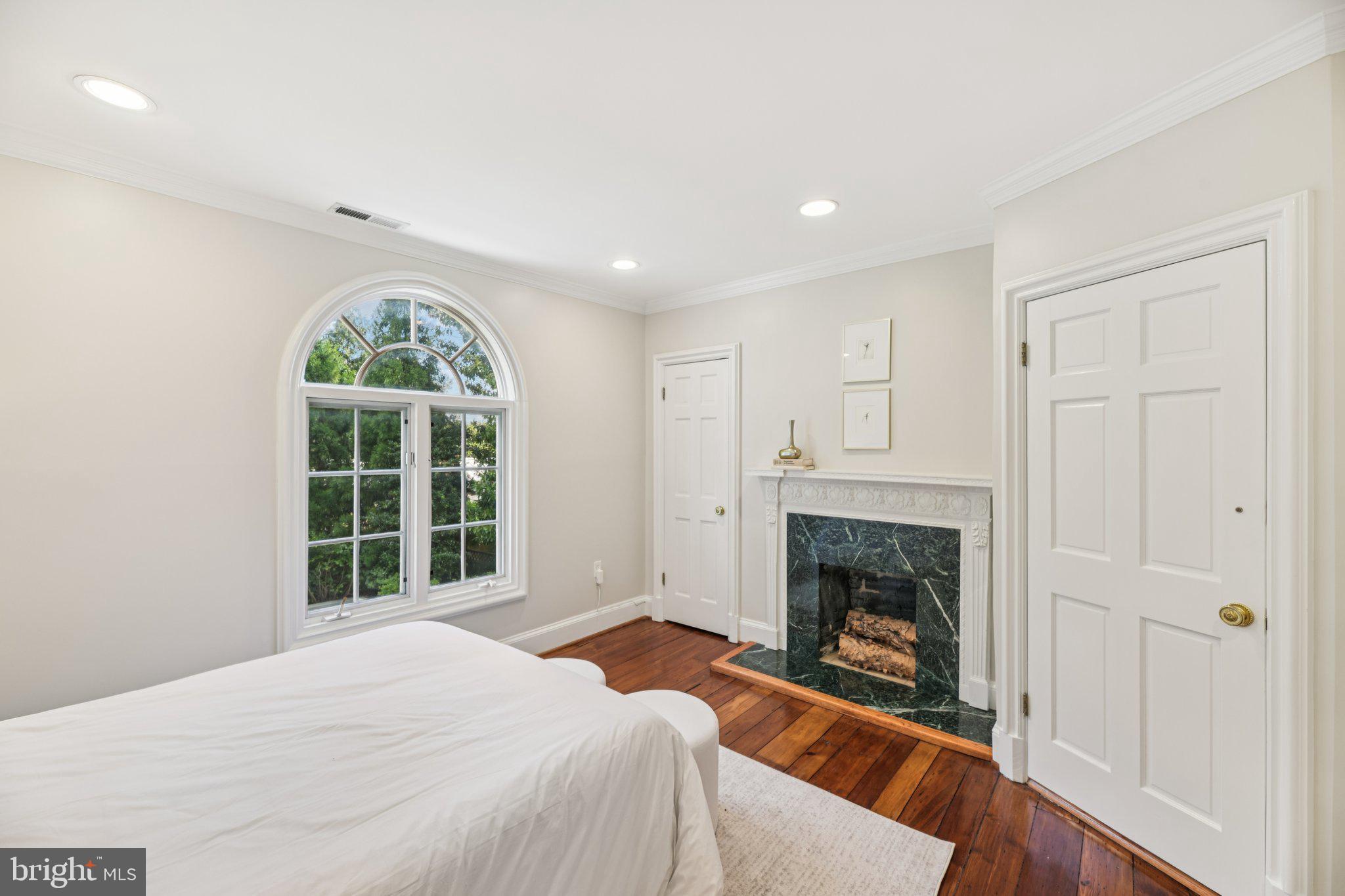 1545 35TH STREET NW