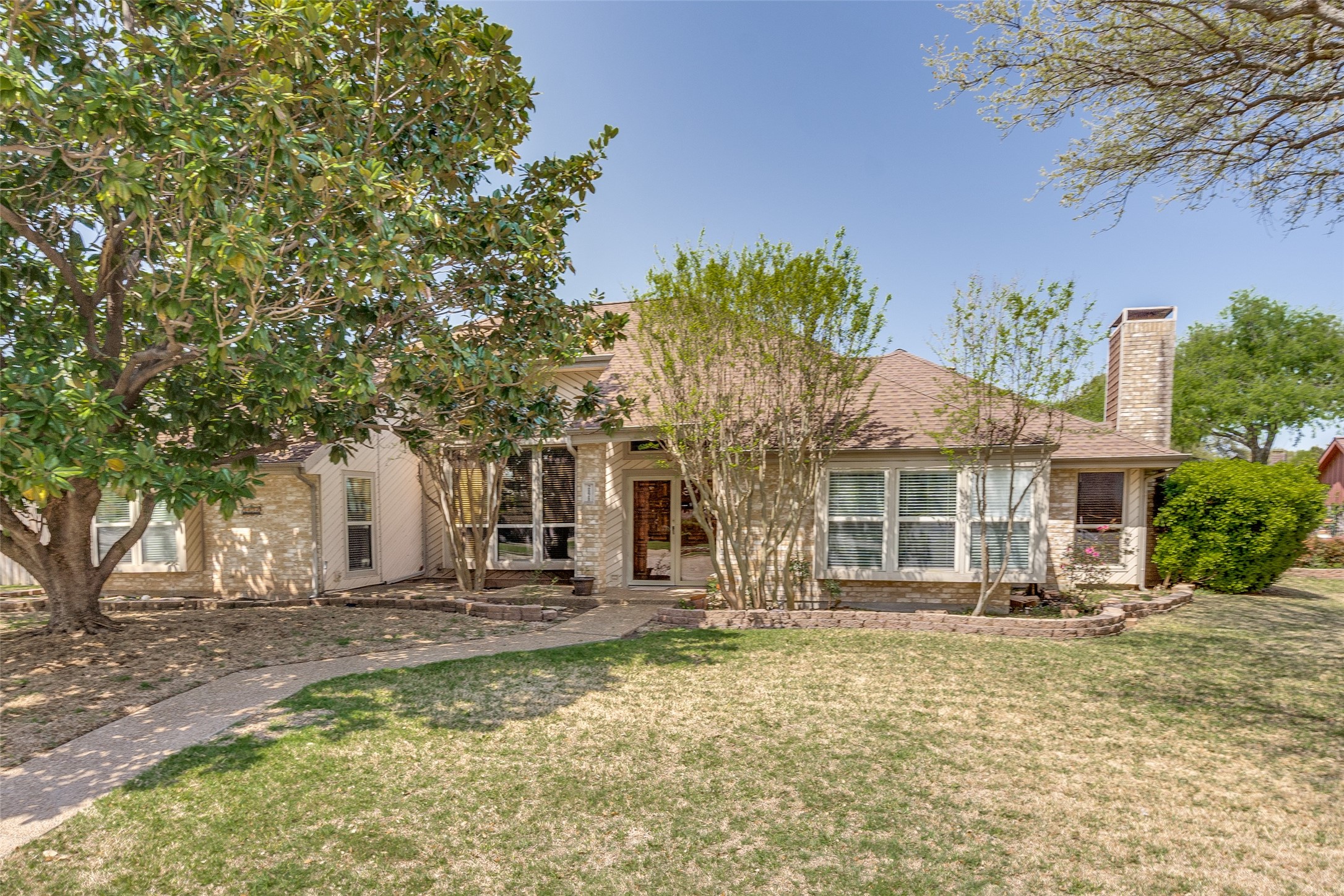 2121 Woodburn Corners