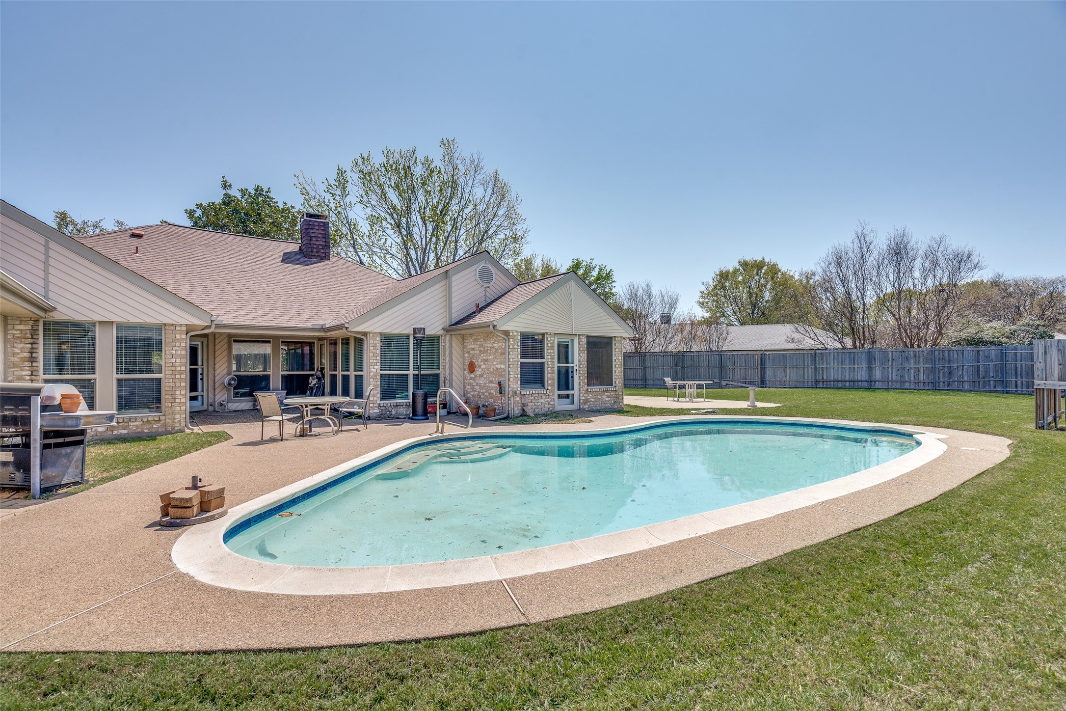 2121 Woodburn Corners