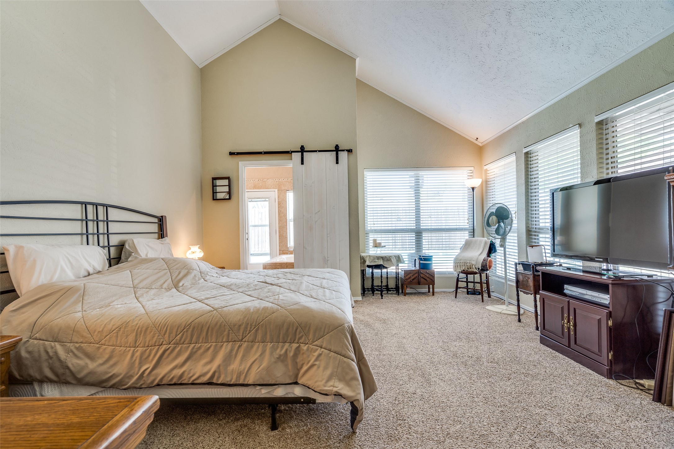 2121 Woodburn Corners