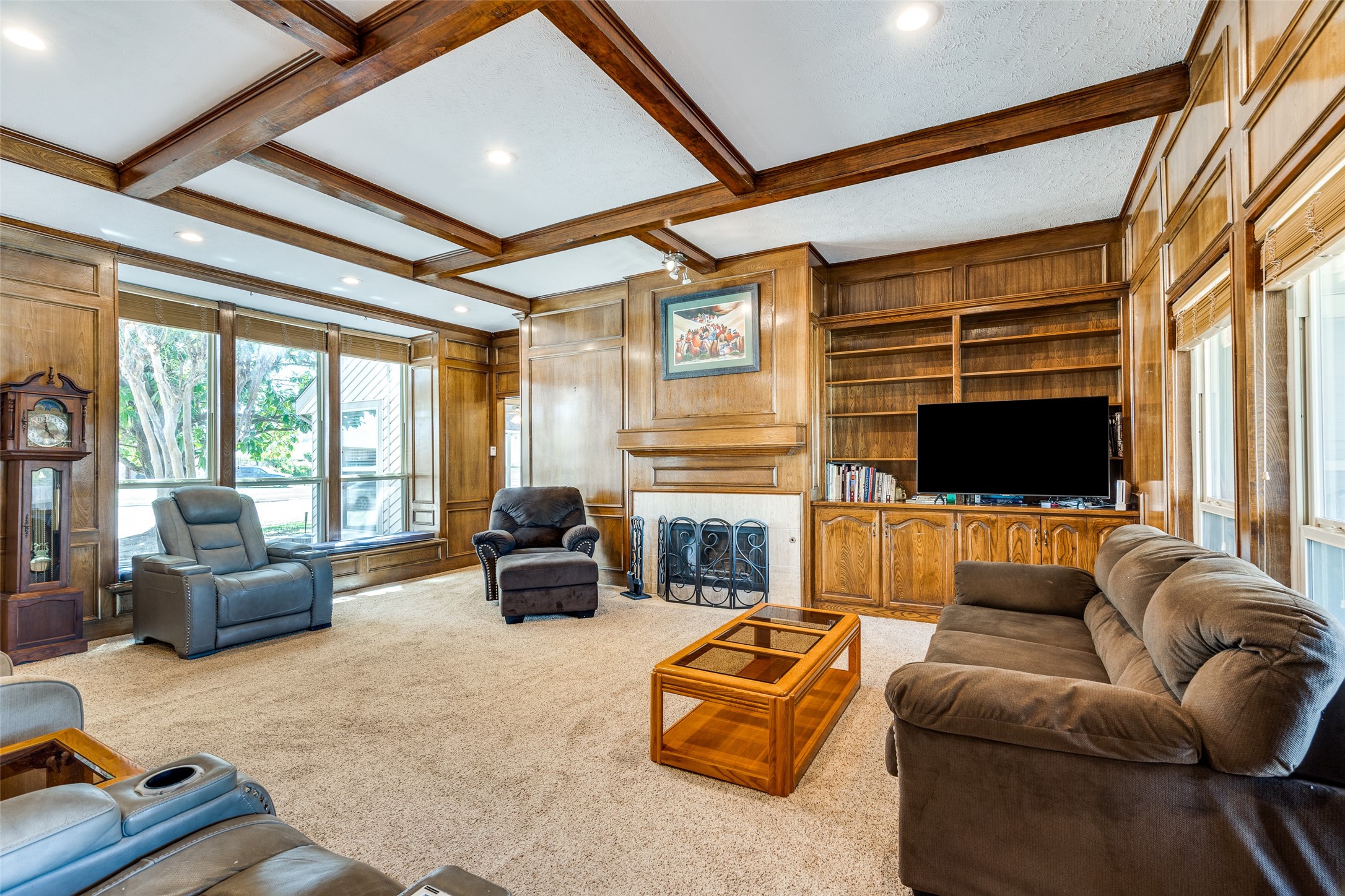 2121 Woodburn Corners
