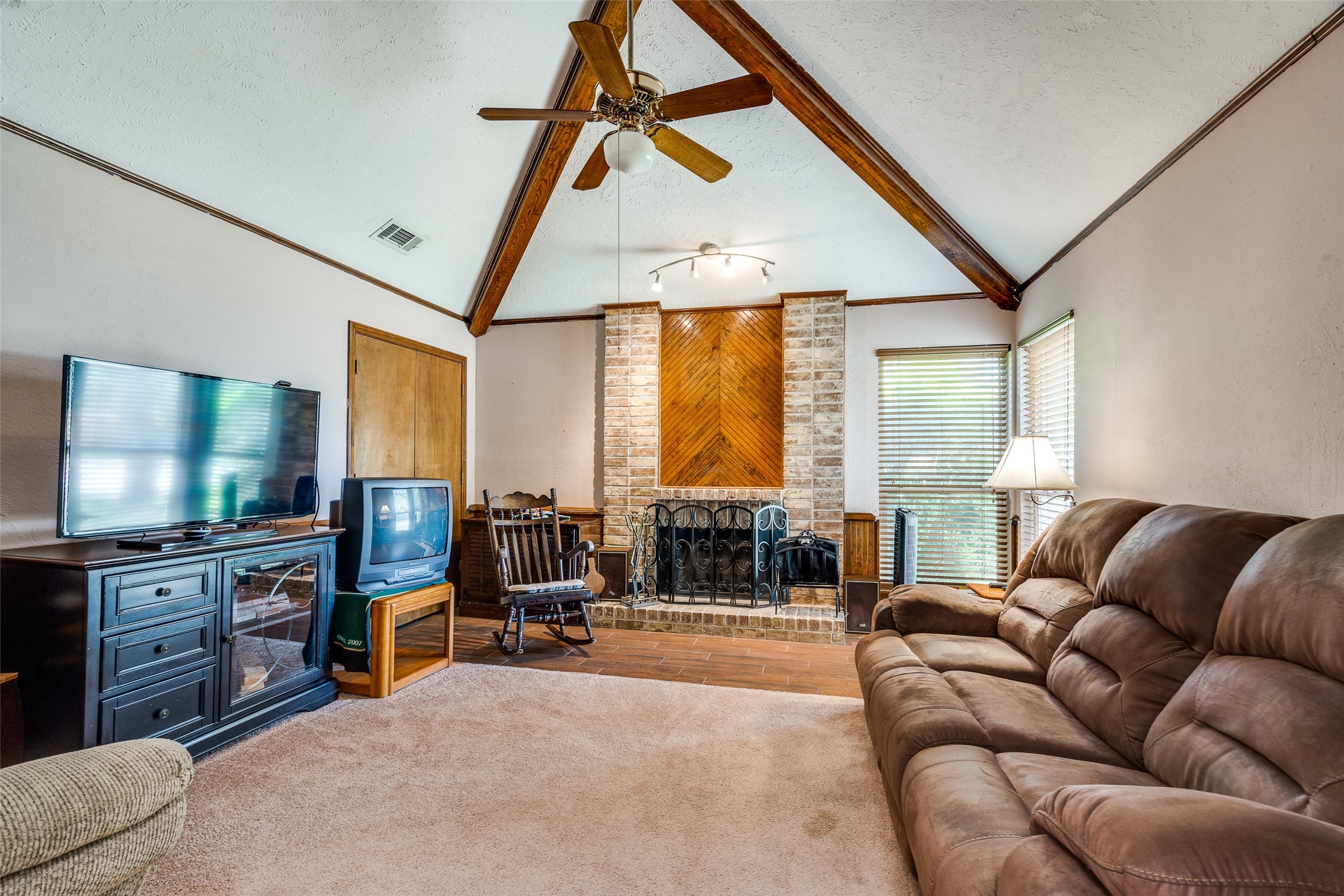 2121 Woodburn Corners