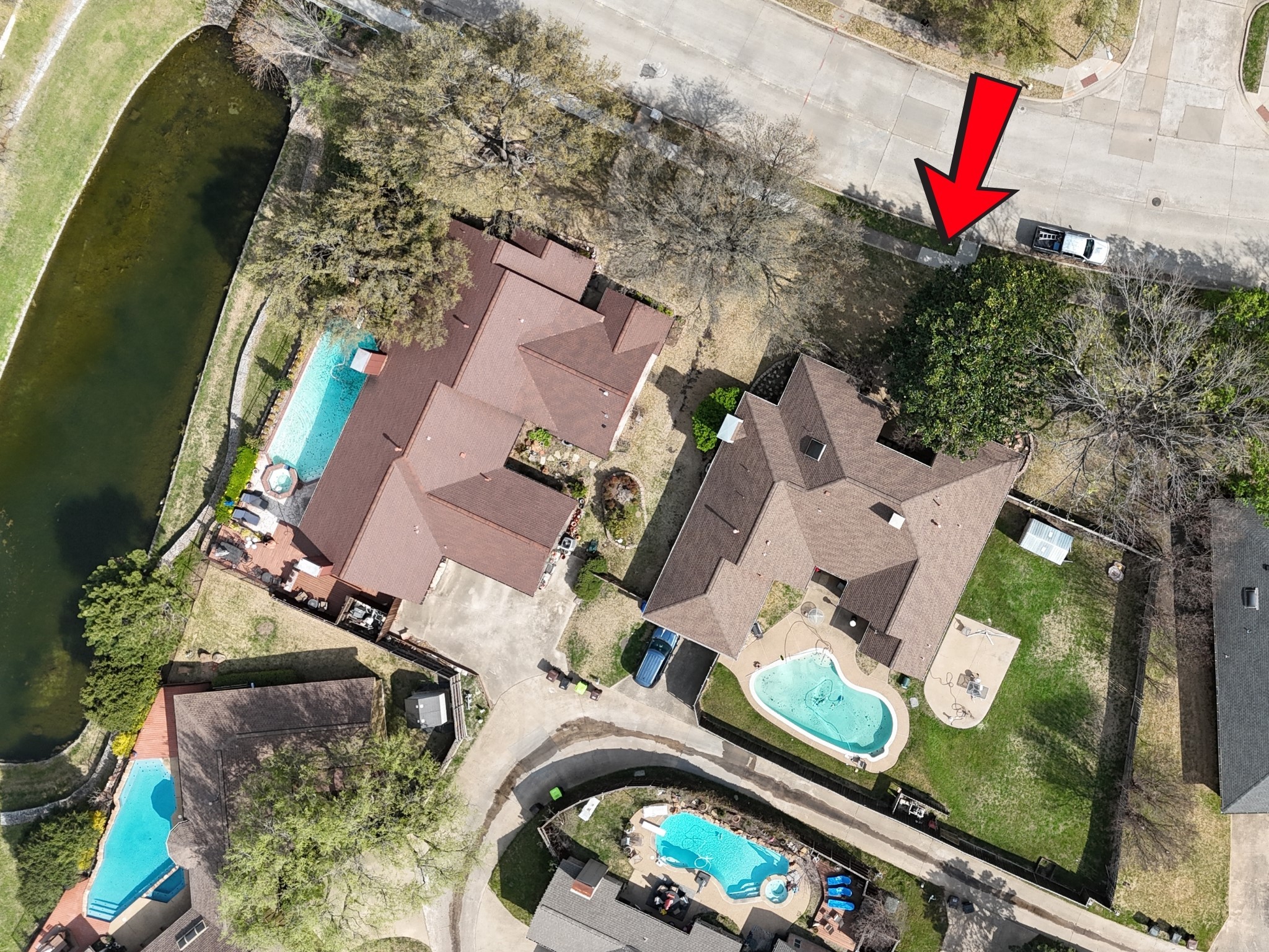 2121 Woodburn Corners